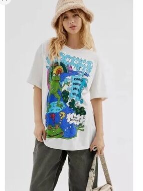 Urban Outfitters UO Love Yourself Oversized Graphic Tee Shirt M / L New